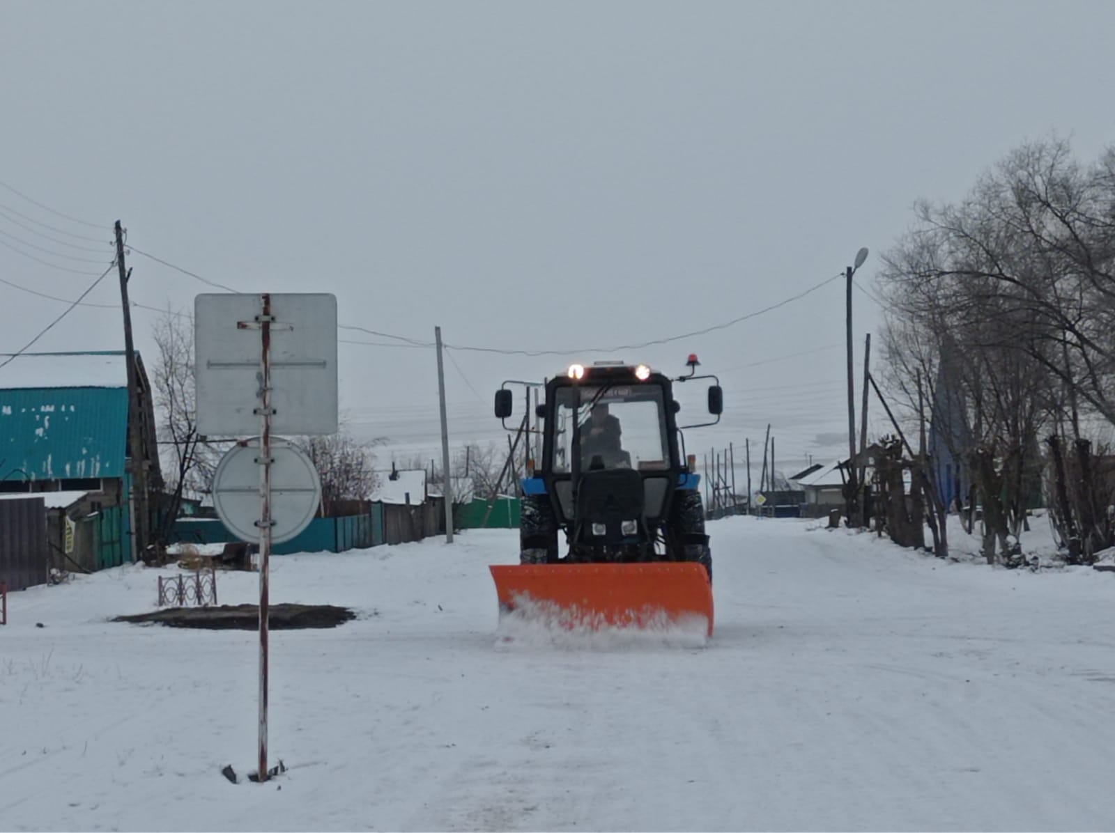 расчистка дорожного полотна для проезда экстренных служб.