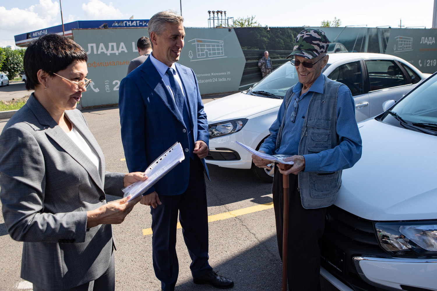 20 жителей Красноярского края получили автомобили от Социального фонда России.